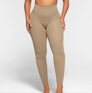 SKIMS Soft Smoothing Seamless Leggings - Desert Limited Edition NWOT